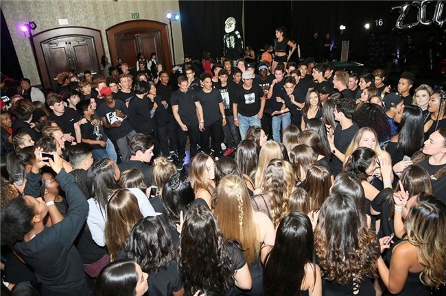 Con trai Mayweather nhan xe sang, nem tien o sinh nhat tuoi 16 hinh anh 1