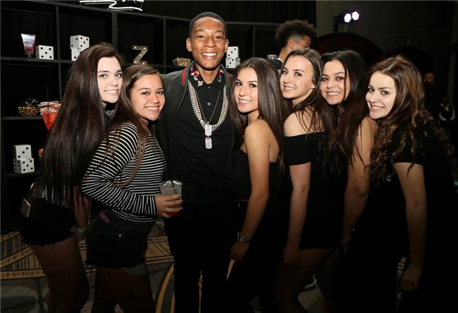 Con trai Mayweather nhan xe sang, nem tien o sinh nhat tuoi 16 hinh anh 5