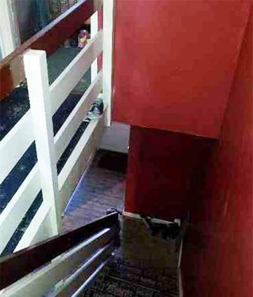 chan dong vu co gai khuyet tat bi giam trong phong kin de cuong hiep suot 12 nam - 4