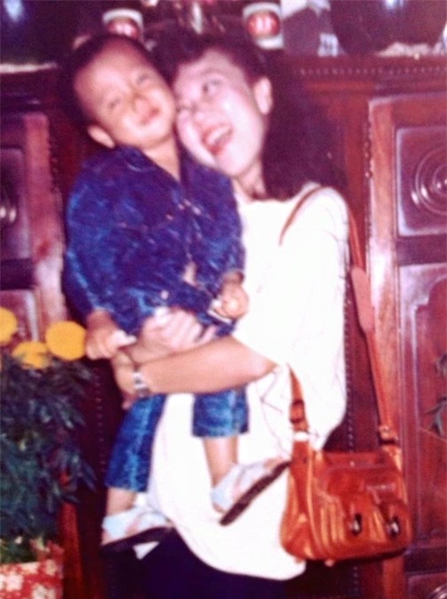Hai mẹ con có điểm chung là sở hữu nụ cười rất tươi. - Tin sao Viet - Tin tuc sao Viet - Scandal sao Viet - Tin tuc cua Sao - Tin cua Sao