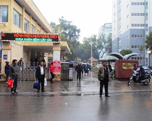 ha noi: nu benh nhan tu vong sau 2 lan phau thuat u ruot lanh tinh o benh vien - 1