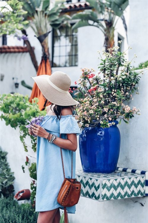 7 món đồ được các nàng diện từ hè này sang hè khác mãi không chán - Ảnh 1.