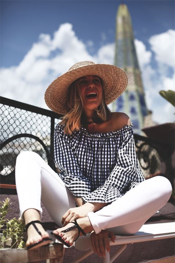 7 món đồ được các nàng diện từ hè này sang hè khác mãi không chán - Ảnh 11.