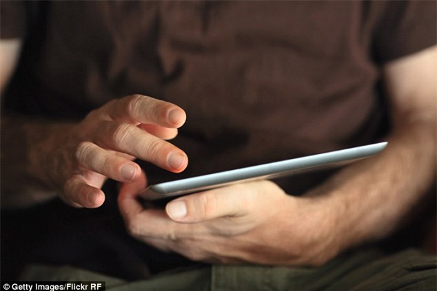Các bậc phụ huynh cần giám sát chặt chẽ khi để con trẻ chơi game trên iPhone, iPad và dùng các tính năng để ngăn chặn thao tác mua hàng nhanh.