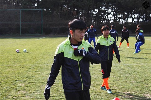 Xuan Truong chua ra san thi dau cho Gangwon FC mua giai nam nay