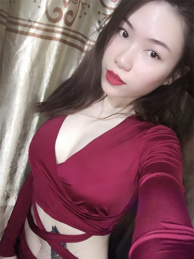 Cô nàng sexy 23 tuổi và thú chơi dị thường: Xăm hình bạn trai kín người - Ảnh 4.