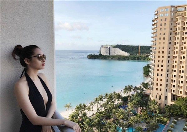 Những hình ảnh diện bikini ở biển của Bảo Anh cũng thu hút hàng chục nghìn lượt yêu thích trên mạng xã hội. Vóc dáng nuột nà của cô hầu như không hề kém cạnh giới chân dài.