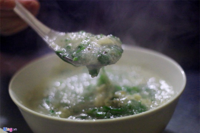 Quán cháo cá bán xuyên đêm hơn 20 năm ngon nức tiếng Hà thành - Ảnh 10.