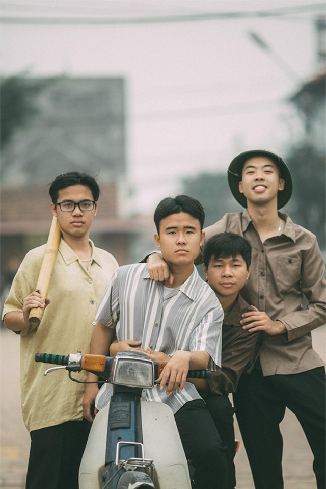 Địa điểm chụp ảnh được nhóm lựa chọn là Làng cổ Đường Lâm, một địa điểm du lịch khá nổi tiếng vì vẫn giữ được những nét nguyên bản của làng quê truyền thống Việt Nam.