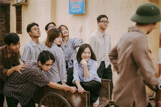 Ngay khi đăng tải, bộ ảnh đã nhanh chóng gây được sự chú ý từ cộng đồng mạng vì thể hiện chân thực hình ảnh làng quê Việt Nam. Tuy ý tưởng không mới nhưng cách thực hiện của các bạn đã mang đến cái mới cho bộ ảnh.