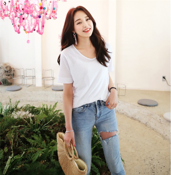 Chỉ cần 7 mẫu áo phông sau là đã đủ để các nàng chưng diện trong tiết trời nắng đẹp thế này - Ảnh 2.