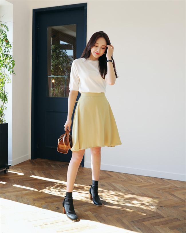 Chỉ cần 7 mẫu áo phông sau là đã đủ để các nàng chưng diện trong tiết trời nắng đẹp thế này - Ảnh 4.