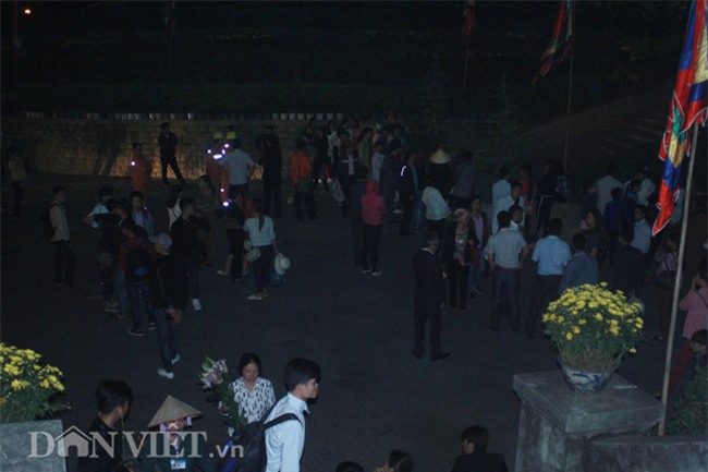 nguoi dan ngu bai co, ghe da cho den gio lam le gio to hinh anh 8