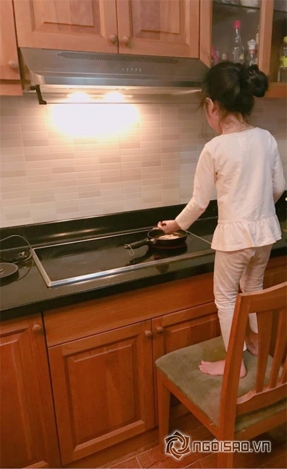 sao việt, con sao việt, con sao việt làm việc nhà, con sao rửa bát, nhóc tỳ nhà sao việt