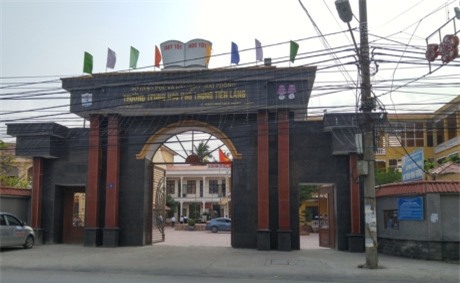 Hai Phong: Nam sinh lop 11 tu tu vi bi giu xe vi pham ATGT - Anh 1