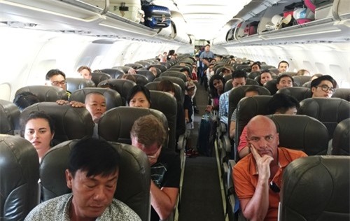 Vi sao co ve may bay gia re, 0 dong? hinh anh 2