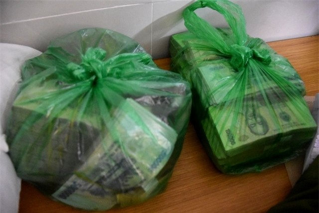 Vi sao 2 sieu trom vu dam thung lop Fortuner lay 1,6 ty sa luoi? hinh anh 2