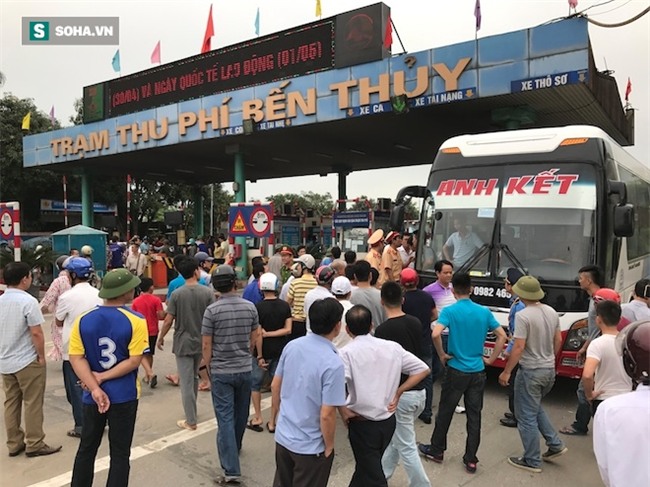 Nhân viên soát vé đếm tiền lẻ mỏi tay, Trạm thu phí Bến Thuỷ mở cổng không thu vé - Ảnh 15.