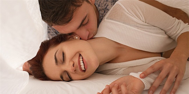 Tiết lộ 5 điều cực nhỏ nàng làm trên giường sẽ khiến chàng bùng cháy - Ảnh 3.