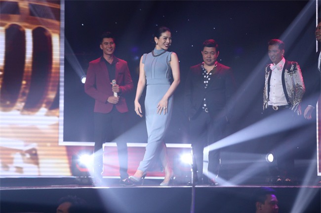 Trai đẹp 1m8 là nguyên nhân khiến 4 HLV Thần tượng Bolero... đọ catwalk - Ảnh 4.