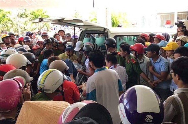 Phut tau lat hat 40 nguoi xuong song Ganh Hao hinh anh 2