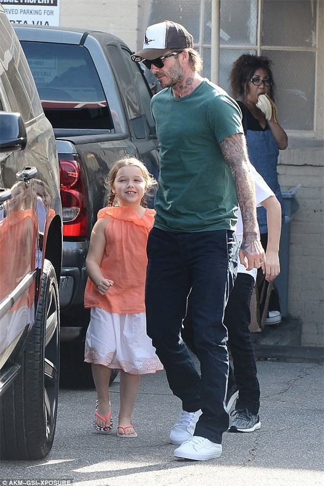 Con gai ut nha Beckham vui ve di lam dep voi bo hinh anh 2