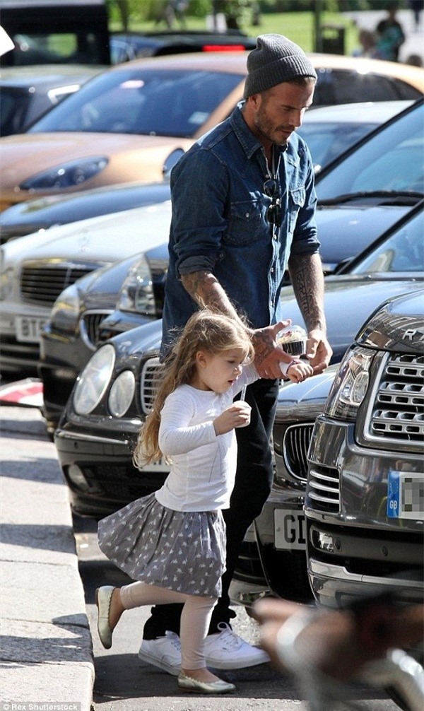 Con gai ut nha Beckham vui ve di lam dep voi bo hinh anh 7