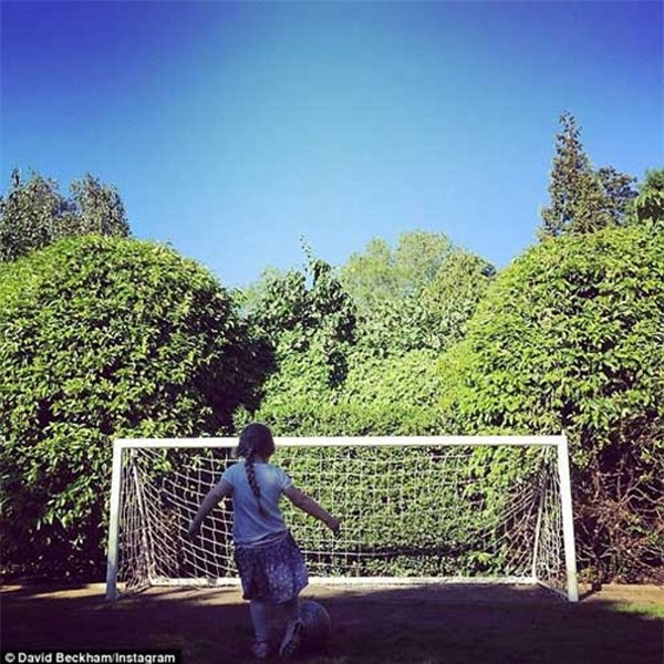 Con gai ut nha Beckham vui ve di lam dep voi bo hinh anh 8
