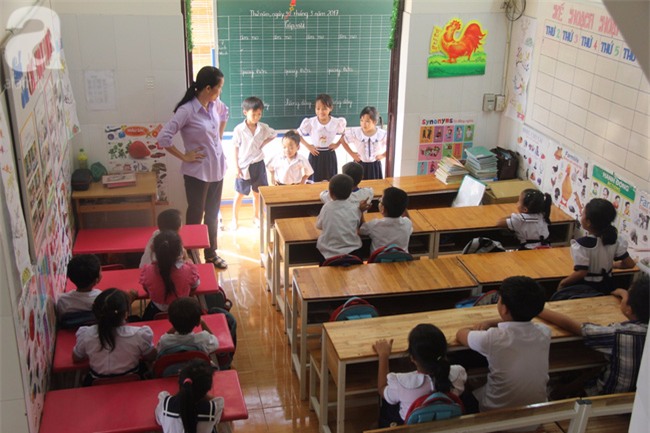Lớp học tình thương của 200 em nhỏ sáng đi học, chiều đi bắt ốc, bán vé số giữa Sài Gòn - Ảnh 11.