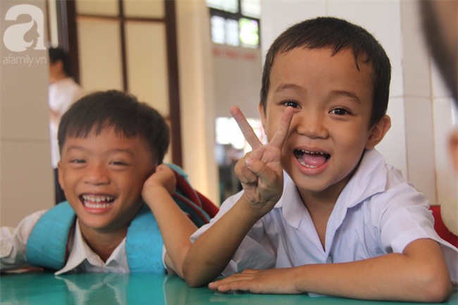Lớp học tình thương của 200 em nhỏ sáng đi học, chiều đi bắt ốc, bán vé số giữa Sài Gòn - Ảnh 12.