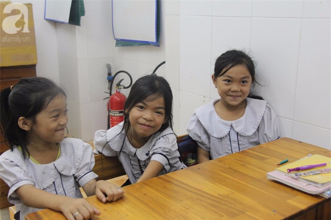 Lớp học tình thương của 200 em nhỏ sáng đi học, chiều đi bắt ốc, bán vé số giữa Sài Gòn - Ảnh 14.