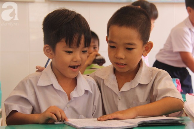 Lớp học tình thương của 200 em nhỏ sáng đi học, chiều đi bắt ốc, bán vé số giữa Sài Gòn - Ảnh 5.