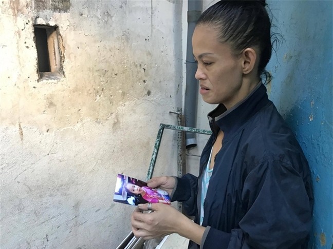 Be gai 6 tuoi mat tich bi an trong con mua trai mua chieu 4/4