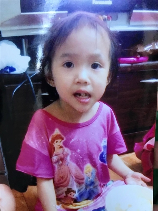 Be gai 6 tuoi mat tich bi an trong con mua trai mua chieu 4/4