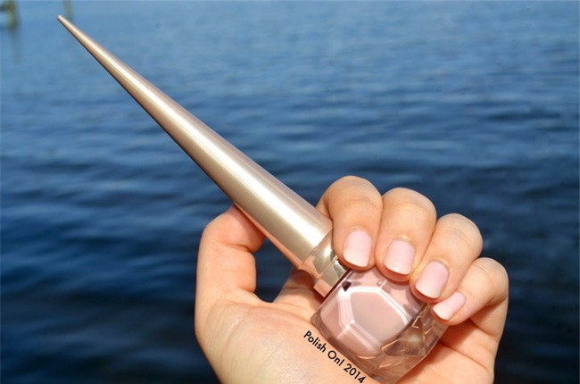 Khi gam màu nude phủ trọn từ thời trang đến trang điểm, là phái đẹp bạn không thể làm ngơ - Ảnh 14.