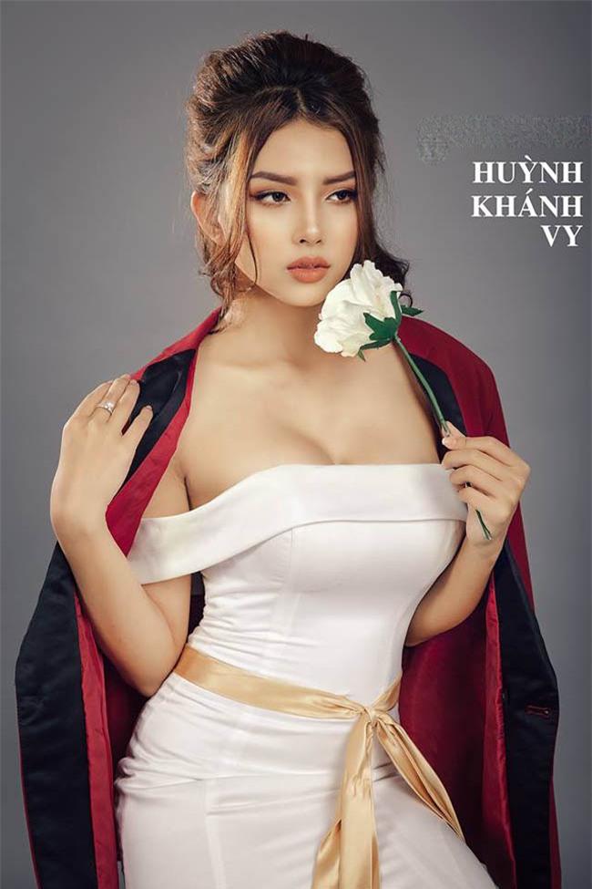 ban gai 9x cua phan manh quynh, quang le qua "boc lua" hinh anh 4