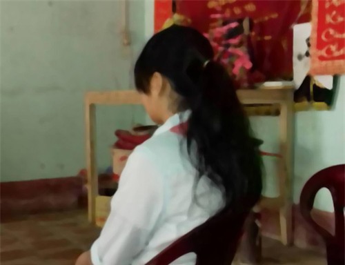 dem tim kiem nu sinh lop 9 bi ban dua ra nha hoang lam chuyen "nguoi lon" - 1