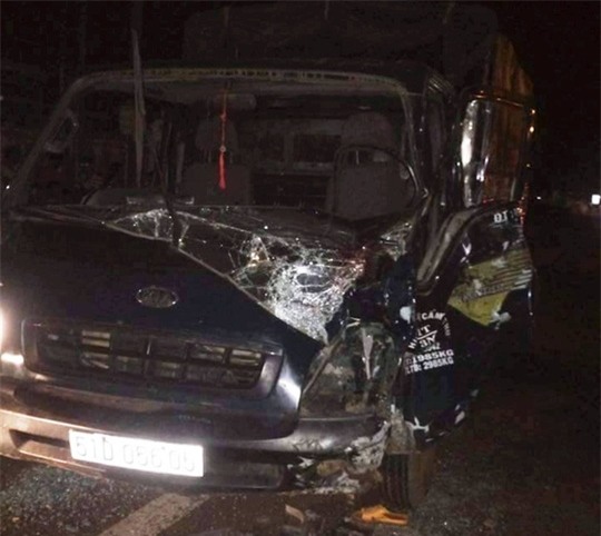 Xe tải tông xe máy, nam thanh niên đứt lìa đầu - Ảnh 2.