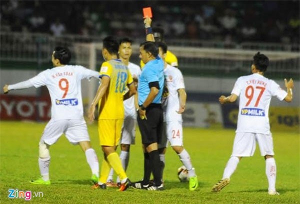 HLV HAGL: 'Trong tai lam nat tran dau hom nay' hinh anh 1