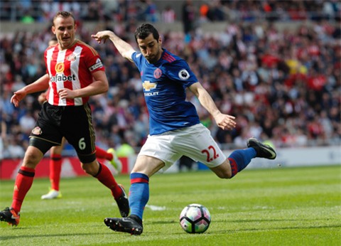 Chủ nhà gồng mình chống đỡ nhưng không thể tránh khỏi bàn thua