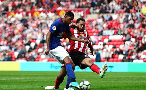Mkhitaryan và Rashford thay nhau lập công trong hiệp 2