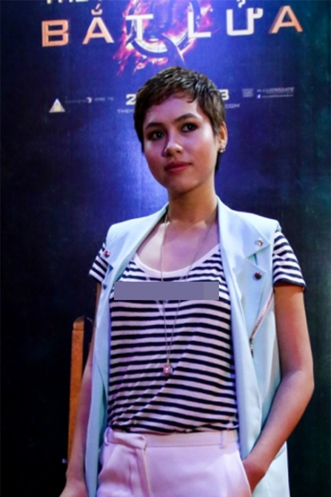 nong mat vi loat nguoi dep “ca gan” quen noi y xuong pho hinh anh 7