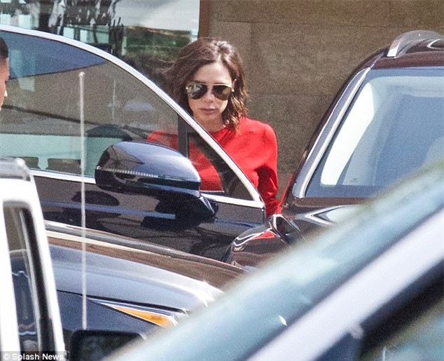 Vợ chồng David Beckham trốn con đi hẹn hò buổi trưa  - Ảnh 1.