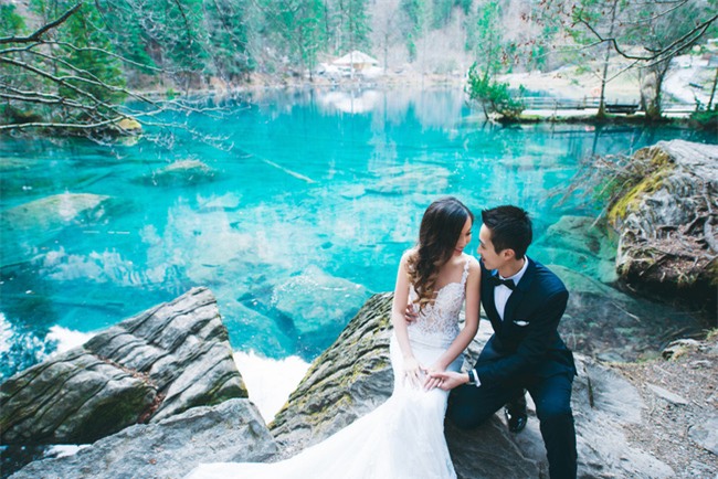Ảnh cưới đẹp nao lòng tại hồ xanh, núi trắng Thụy Sĩ của cặp đôi Việt kiều tưởng không yêu mà cuối cùng lại yêu - Ảnh 3.
