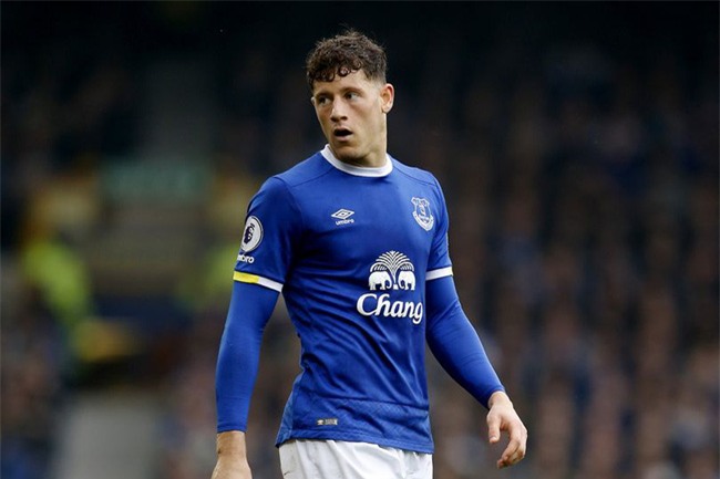 Sao Everton bị đấm liên tiếp vào mặt trong quán bar - Ảnh 3.