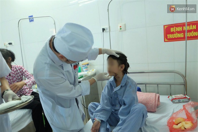 Bé gái 9 tuổi bị bố truy sát ở Bắc Ninh: “Mẹ đã cố che chắn cho hai chị em sau khi bị bố đâm - Ảnh 5.