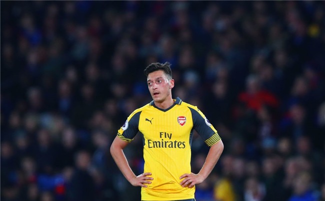 Co dong vien Arsenal tiep tuc keu goi Wenger ra di hinh anh 3