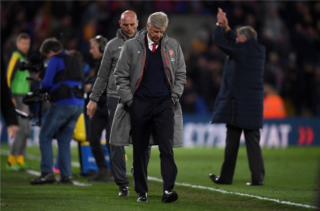 Co dong vien Arsenal tiep tuc keu goi Wenger ra di hinh anh 6
