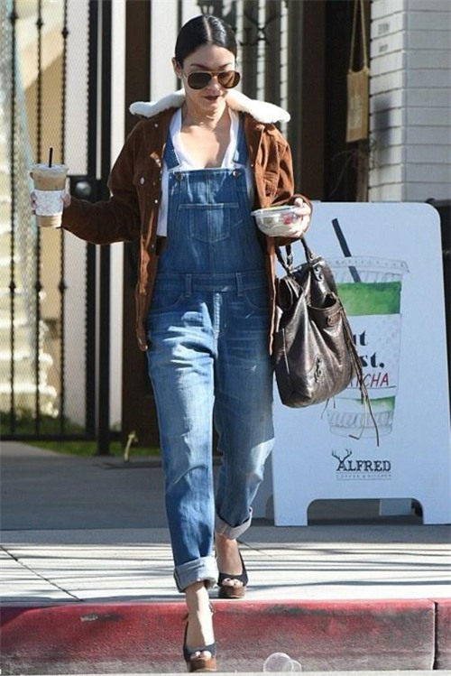 cao 1m55, chan sieu to nhung co ay van dep "bat khuat" nho mac do thong minh - 10