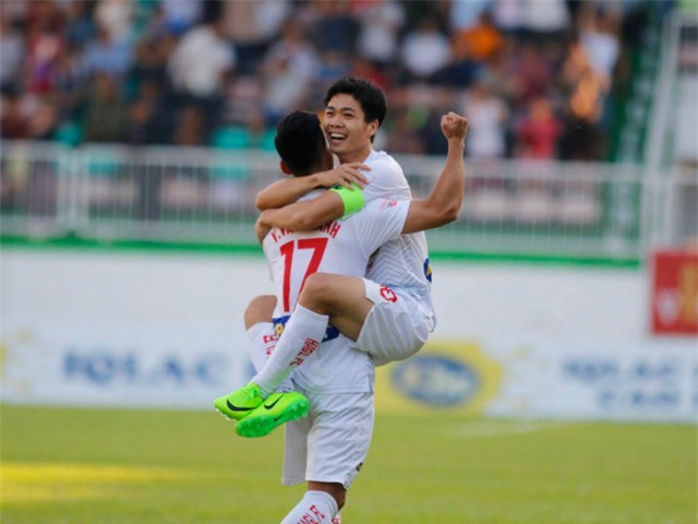 cong phuong xuat sac nhat vong 12 v.league 2017 hinh anh 1